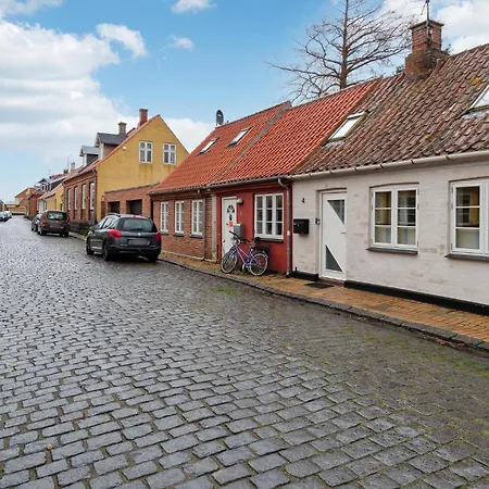 Pet Friendly In With Kitchen