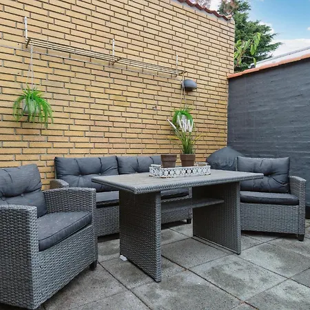 Pet Friendly In With Kitchen