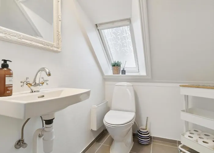 Pet Friendly In With Kitchen * Рённе